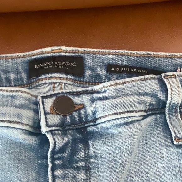 Banana Republic Mid Rise Skinny Distressed Jeans! - Picture 2 of 2